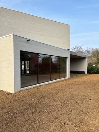 Moderne CASCO villa volledig zuid gerichte tuin in een mooie rustige woonwijk met landelijk karkakter.Op 1minuut wandelen van de vlooibergtoren.Op 5...