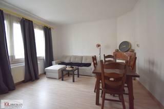 Idéalement situé à proximité des transports publics, des écoles et des commerces.Appartement cosy et lumineux avec séjour, cuisine, balcon, salle de...