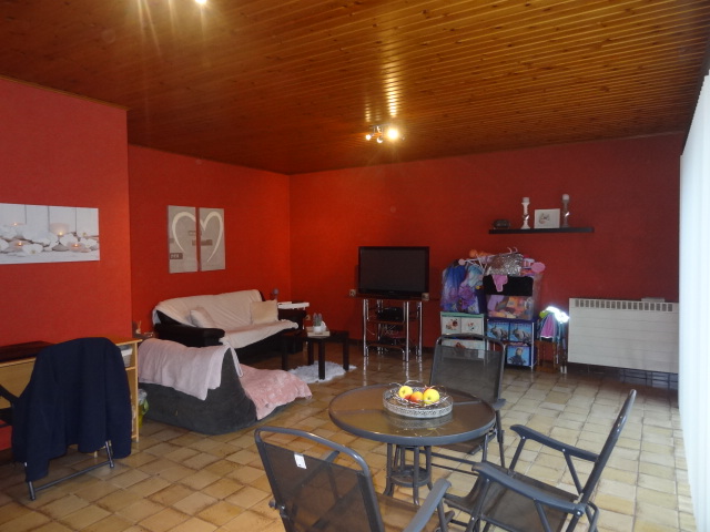 Ruim appartement met 2 slaapkamers en terras. - foto 2