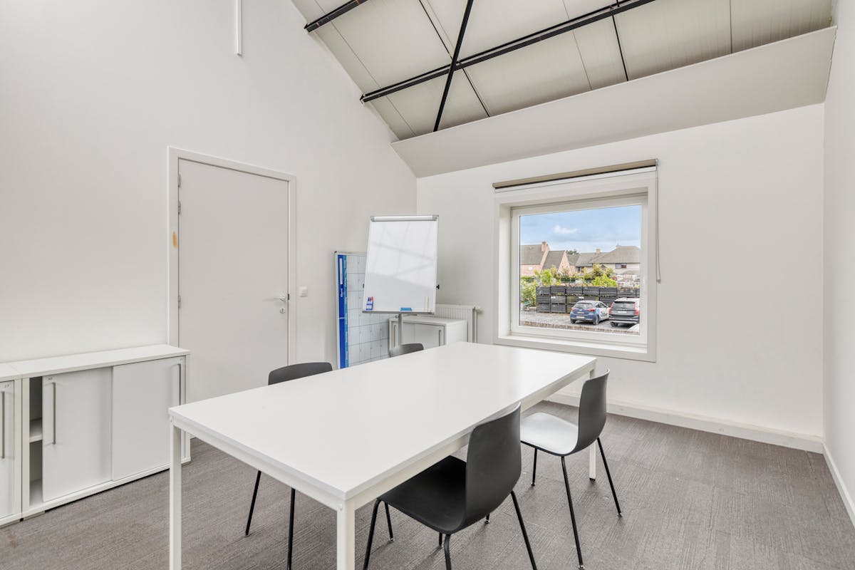 Kantoor van ca. 64m² met diensten in Intraxie te Rumbeke - foto 5