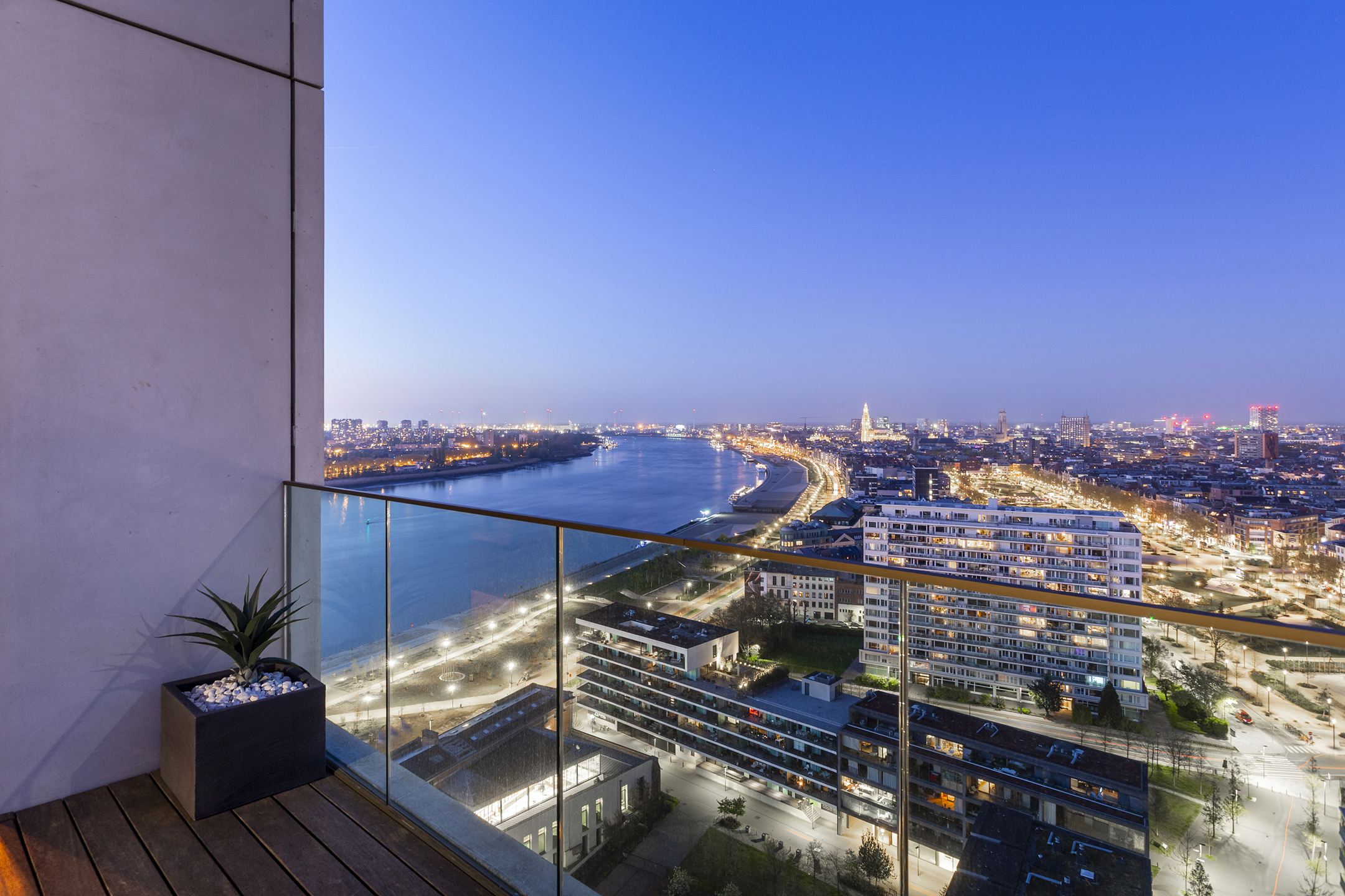 Appartement à vendre à Anvers avec 4 chambres - photo 3