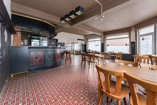 Dit handelspand bevindt zich op een mooie locatie in Emelgem.Op de benedenverdieping bevindt zich de handelsruimte, die nu ingericht is als café met...