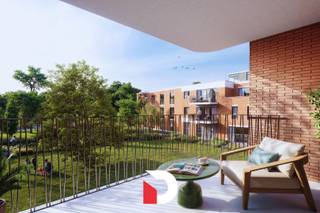 Fort Lapin in Brugge brengt een nieuwe woonbeleving: groen, eigentijds en verrassend dicht bij de Brugse binnenstad. Deze advertentie maakt deel uit van fase I van Fort Lapin, met een gevarieerd aanbod aan appartementen en duplexen vlak bij het Handelsdok. Extra interessant: indien je als koper voldoet aan de voorwaarden, kan je genieten van 6% btw op de constructiewaarde.<br /><br />Het appartement uit deze advertentie is een 2-slaapkamerappartement van 84 m² groot. Dit appartement op de tweede verdieping beschikt over twee terrassen wat voor een buitenruimte van 17 m² zorgt en biedt een praktische indeling met twee slaapkamers. Een comfortabele keuze voor wie wil wonen of investeren in Fort Lapin Brugge.<br /><br />Contacteer Delbecque Vastgoed via 050 45 03 45 of info@delbecque.immo voor meer informatie over Fort Lapin in Brugge. We bekijken graag samen de plannen, de indeling en de maquette.
