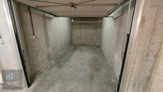 <br />In the Nieuwpoortstraat in Knokke at level -1. Common lighting available and garage door access with remote control. Approximately 2.80m wide and 5.45m deep.<br /><br /><br /><br /><span><strong>Rental subject to conditions; See www.more.be, "attachments" and subject to availability.</strong></span><br />