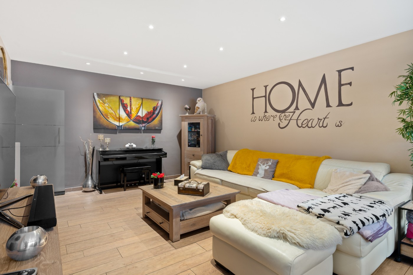 Gezellig, instapklaar app. op 1e verd. met 2 slpk., balkon en een garagebox - foto 4