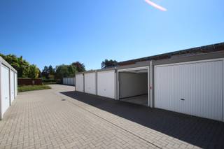 Recente garage gelegen in het centrum van Roeselare. De garage is gelegen in een afgesloten garagecomplex.Er is verlichting en elektriciteit aanwezig...