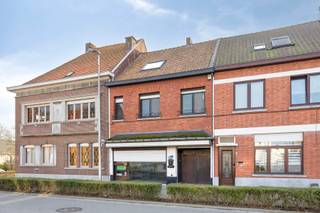 Ruime woning in centrum Zele4 slaapkamers en 2 keukensVoormalige beenhouwerij - opties voor hobbyruimte, vrij beroep,...Veel potentieel...