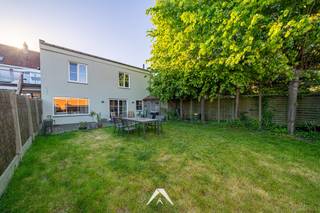 Bezoekmoment: zaterdag 30 mei van 9u - 12u (op afspraak)Bent u op zoek naar een ruim, instapklaar appartement met tuin in het centrum van Kuurne?Dit...