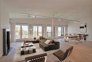 Wonen aan het water met prachtig zicht op de jachthaven, havenhuis en het MAS in een statig gebouw aan het Willemdok.De inkom met ingemaakt...