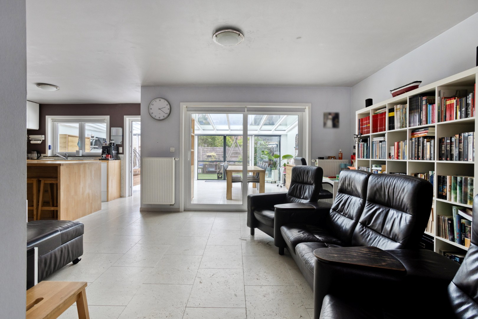 Ruime woning met 3 slaapkamers, garage en tuin! - foto 2