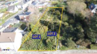 Dit perceel, gelegen in een goedgekeurde verkaveling, heeft een totale oppervlakte van zo'n 590 m² (zie luchtfoto lot 2) en is geschikt voor...
