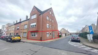 Dit gezellig appartementje is gelegen op wandelafstand van zee en strand,nabij winkels, openbaar vervoer en slechts 1,5 km van het centrum van...