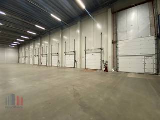Logistiek pand te huur, bestaande uit een magazijn van 4.373 m² in combinatie met 187 m² kantoorruimte.Gelegen nabij Luchthaven Luik, met directe...