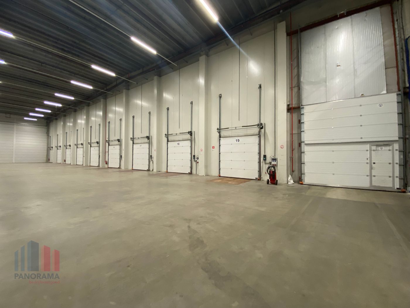 Logistiek loods van 4.373 m² aan exit E313 - foto 3