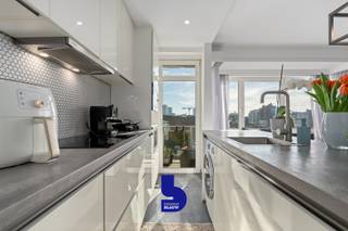 De straat oversteken en genieten van shoppen?De straat oversteken en genieten van de zee?De straat oversteken en kunnen kiezen welke terras je het...