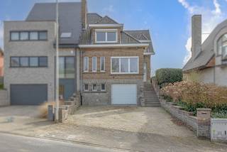 <p>Solid home with a stunning view.</p>
<p>This charming property is ideally located in an easily accessible yet rural setting in Itterbeek, Dilbeek.</p>
<p>The spacious entrance hall leads to the bright living room at the front of the house. Large windows flood the space with natural light, while the authentic open fireplace adds a warm and cosy atmosphere. At the rear, the spacious and fully equipped kitchen offers a magnificent view of the surroundings. Also on the ground floor, a generous bathroom with shower and vanity unit is available. The separate toilet is accessible from the enclosed terrace, which leads directly to the large garden (+/ 13 ares). On the first floor, three spacious bedrooms and a practical storage room are available, with ample built-in wardrobes throughout. A hatch provides access to an additional storage attic.</p>
<p>A major highlight of this home is the exceptionally large garage of approximately 65 m², fitted with an automatic door and adjoining cellar space, offering endless possibilities for storage, hobbies or use as a workshop. The driveway easily accommodates multiple vehicles.</p>
<p>Over the years, several improvements have been made, including the installation of a recent gas boiler, high-performance double glazing and a fully compliant electrical installation.</p>
<p>The property is centrally located with excellent access to Brussels, while enjoying the tranquility and greenery of its surrounding area.</p>