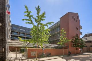 Dit mooie appartement is gelegen in een hedendaagse residentie, te midden van het bruisende stadscentrum, en toch rustig door de aanwezigheid van...