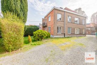 In deze doodlopende straat gelegen in een rustige en aangename woonwijk te Mariakerke bevindt zich deze interessante opbrengsteigendom met...