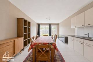 Dit lichtrijke appartement met 1 slaapkamer is ideaal gelegen op een rustige locatie vlakbij scholen, winkels en met een vlotte fietsverbinding...