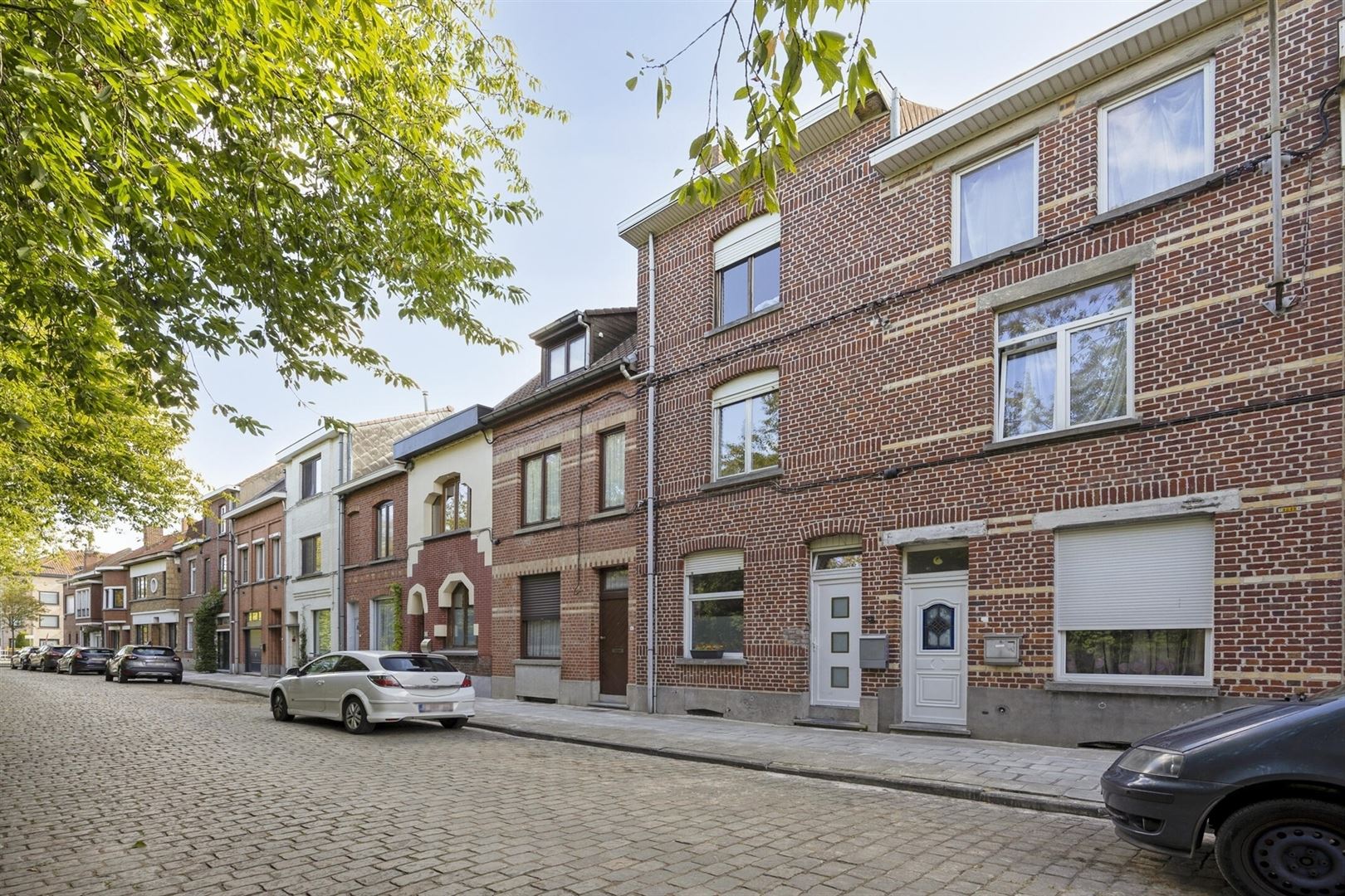 Large house in the city center of Kortrijk - photo 1