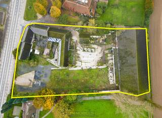 Uitzonderlijke eigendom met binnenpiste (25m x 50m) en ROYALE OPPERVLAKTE VAN 5.470 M² in Oudenaarde, perfect voor ONDERNEMERS EN INVESTEERDERS...