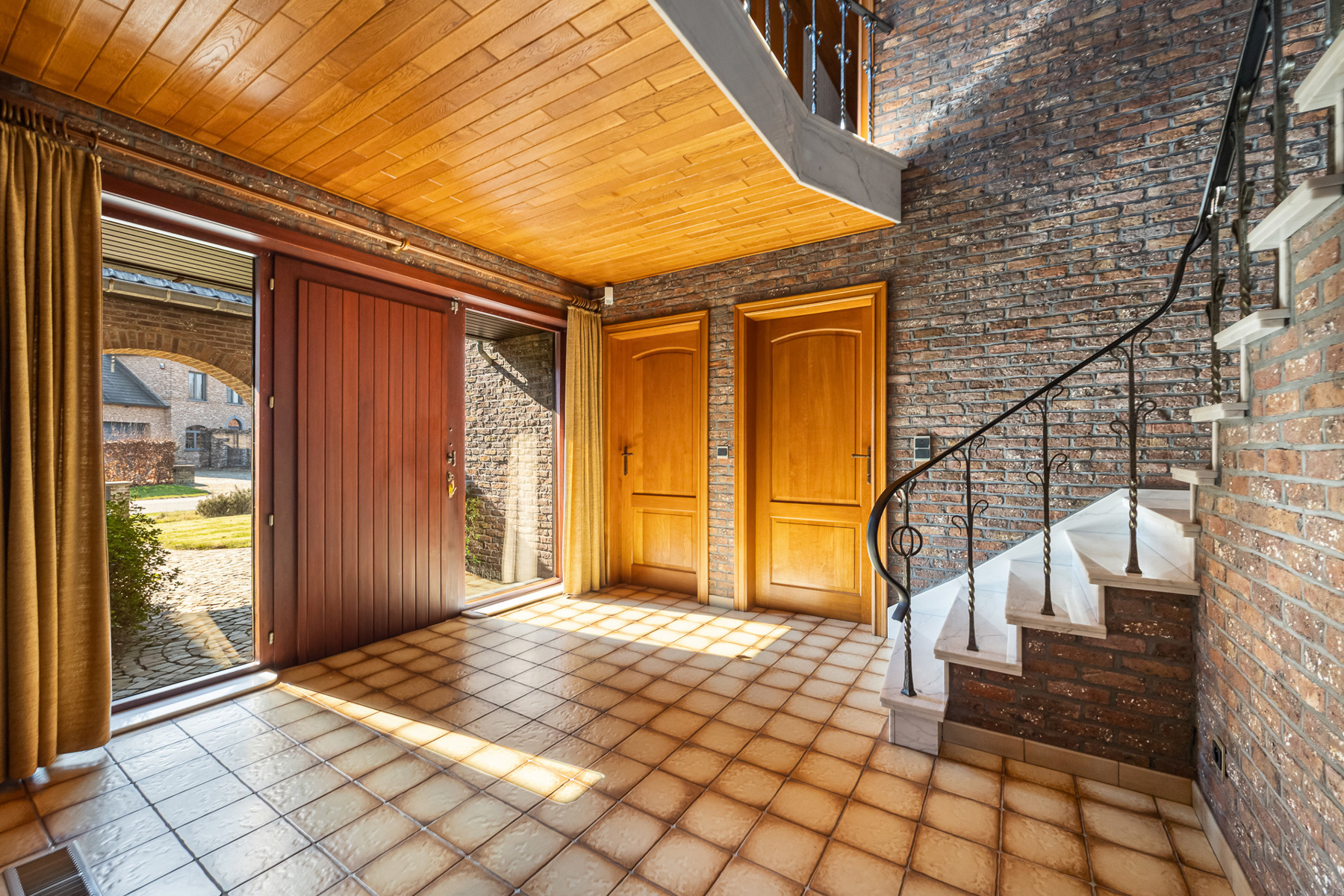 Ruime woning met vijver en opslagplaats van 190m² - foto 4