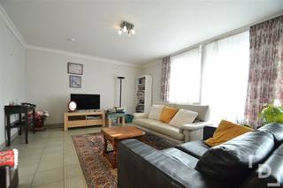 In het centrum van Ieper vinden we op dit appartement gelegen op de vijfde verdieping van residentie 'Michelangelo'.Dit appartement beschikt over...