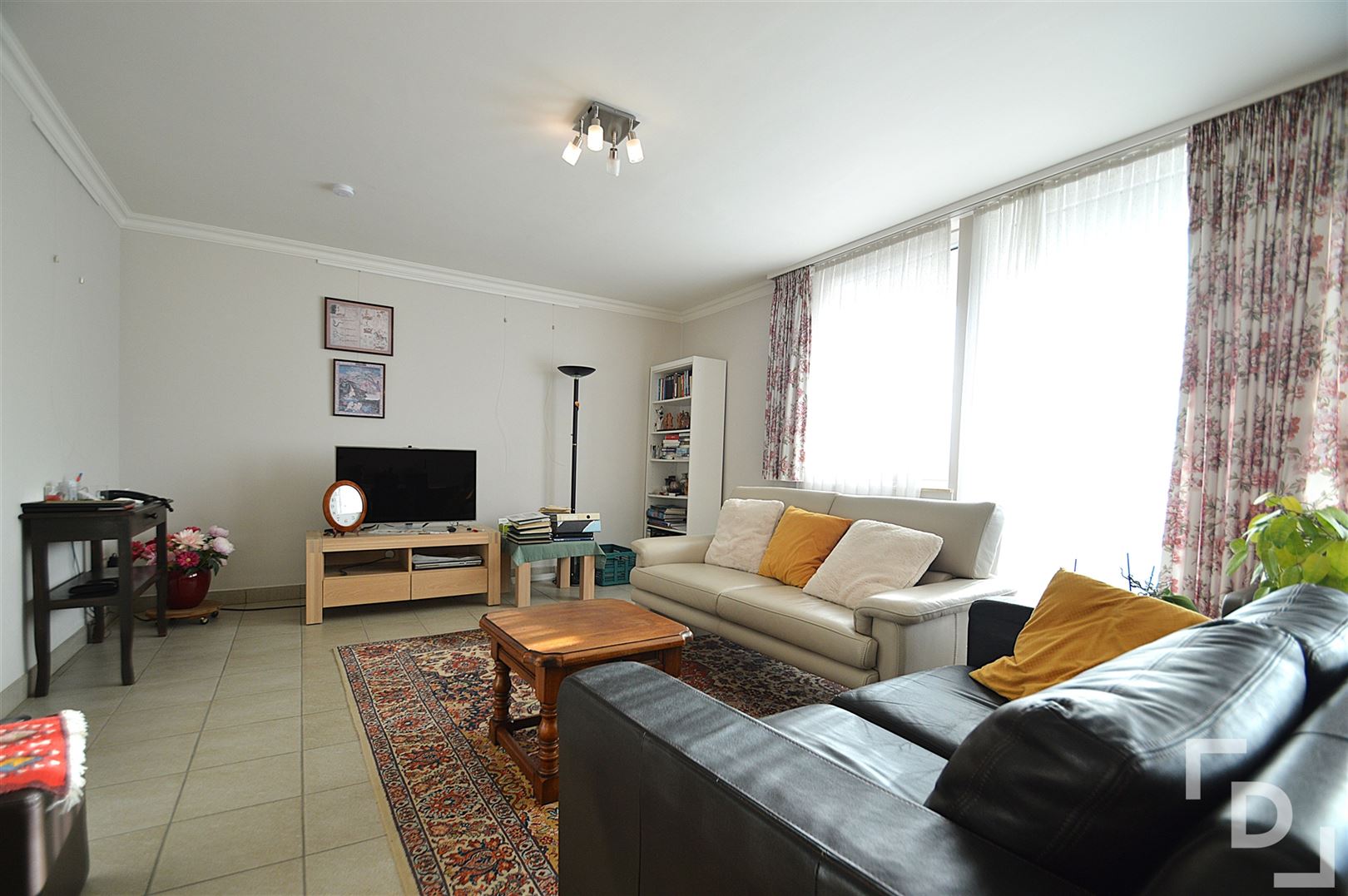 Ruim appartement met 3 slaapkamers en garage te huur in centrum Ieper - foto 2