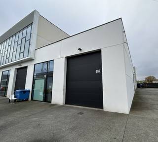 KMO-unit van 120m² te huur gelegen in het bedrijvenpark 'De Witte Molen' te Aarschot. Vlot bereikbaar, op de kruising van de Ring rond Aarschot,...