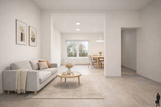 <strong>Ruim en volledig gerenoveerd stadswoning met 4 slaapkamers en gezellige stadstuin</strong><br /><br /><strong>Deze volledig gerenoveerde woning combineert ruimte, comfort en een praktische indeling met een gezellige stadstuin. Dankzij de vier volwaardige slaapkamers, twee badkamers en verschillende bergruimtes is dit een ideale gezinswoning op een centrale ligging.</strong><br /><br /><strong>De gelijkvloerse verdieping:</strong><br />• een inkomhal met toegang tot de leefruimtes,<br />• een lichtrijke leefruimte met plaats voor salon en eetkamer,<br />• een praktische keuken uitgerust met Bosch-toestellen, dampkap, vaatwasser, oven, koelkast en spoelbak,<br />• een wasplaats/berging met aansluiting voor technieken,<br />• een apart toilet achteraan,<br />• een halletje met rechtstreekse toegang naar de tuin, ideaal voor fietsen en afval,<br />• een droge kelder, handig voor extra stockage,<br />• een zolderruimte boven de berging.<br /><br /><strong>De eerste verdieping:</strong><br />• een zeer ruime nachthal met mogelijkheid tot bureauhoek,<br />• een grote badkamer met inloopdouche, vrijstaand bad, dubbele lavabo, toilet en handdoekradiator,<br />• een ruime slaapkamer,<br />• een zeer ruime tweede slaapkamer.<br /><br /><strong>De tweede verdieping:</strong><br />• een ruime nachthal met plaats voor extra stockage,<br />• een badkamer met lavabo, toilet en handdoekradiator,<br />• twee slaapkamers onder het dak, telkens voorzien van veluxraam en radiator.<br /><br /><strong>De tuin:</strong><br />• een gezellige stadstuin met aangenaam terras,<br />• een buitenberging met vernieuwde ketel,<br />• een praktische zij-ingang voor fietsen en afval.<br /><br /><strong>Algemeen:</strong><br />• volledig gerenoveerde woning met zeer veel ruimte,<br />• vier volwaardige slaapkamers en twee badkamers,<br />• verwarming op aardgas,<br />• vernieuwd zadeldak,<br />• droge kelder en meerdere bergruimtes.<br /><br /><strong>Een verrassend ruime en instapklare woning met een aangename stadstuin, ideaal voor wie centraal wil wonen met alle comfort binnen handbereik.</strong>