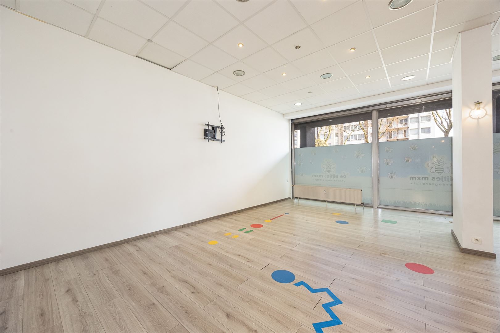 Veelzijdige commerciële ruimte met privé parkeerplaatsen  - foto 4