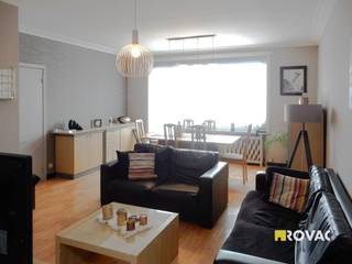 Verzorgd appartement (ong. 67 m² volgens EPC) in een kleinschalig appartementsgebouw bestaande uit lichtrijke living, aparte keuken met berging, 2 slaapkamers, badkamer met toilet, ligbad/douche en lavabo, terras. Het appartement is verhuurd. Ideaal als startersappartement of om aan te kopen als investering. Gunstig rendement! Mogelijkheid om 2 appartementen boven elkaar aan te kopen in hetzelfde gebouw. Verwarming : CV op aardgas. Ref. : 9157.