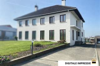 <p><span>Instapklare halfopen woning met zonnepanelen, kelder en garage in het</span></p><p><span>landelijke Kerniel (Borgloon)</span></p><p><span> </span></p><p><span>In het charmante en landelijke Kerniel, een deelgemeente van Borgloon, vinden we deze</span></p><p><span>instapklare halfopen bebouwing. De woning combineert ruimte, licht en energiezuinig wonen</span></p><p><span>dankzij de aanwezigheid van 15 zonnepanelen.</span></p><p><span> </span></p><p><span>Via de inkomhal betreedt u de woning en komt u terecht in de ruime en lichtrijke leefruimte. </span></p><p><span>De grote eetkamer met aansluitende zithoek geniet van een aangename lichtinval dankzij de </span></p><p><span>hoekligging en de vele raampartijen, wat zorgt voor een open en luchtig gevoel.</span></p><p><span>De volledig uitgeruste leefkeuken biedt alle comfort en sluit aan op een praktische en ruime</span></p><p><span>wasberging.  Achteraan de woning bevindt zich de recent gerenoveerde badkamer, voorzien</span></p><p><span>van een moderne inloopdouche. In de hal is bovendien een apart gastentoilet aanwezig.</span></p><p><span> </span></p><p><span>Op de eerste verdieping bevinden zich drie ruime slaapkamers en een aparte dressing van maar liefst</span></p><p><span>11 m², wat zorgt voor extra comfort en opbergruimte.</span></p><p><span>De woning is bovendien volledig onderkelderd en beschikt over een grote garage, wat zorgt voor extra </span></p><p><span>opslagruimte en praktische mogelijkheden.</span></p><p><span> </span></p><p><span>Bent u op zoek naar een instapklare woning met veel licht, ruimte en een rustige ligging in het</span></p><p><span>mooie Haspengouw? Dan is deze woning in Kerniel zeker een bezoek waard. Contacteer ons via 012 26 22 05</span></p><p><span> </span></p>