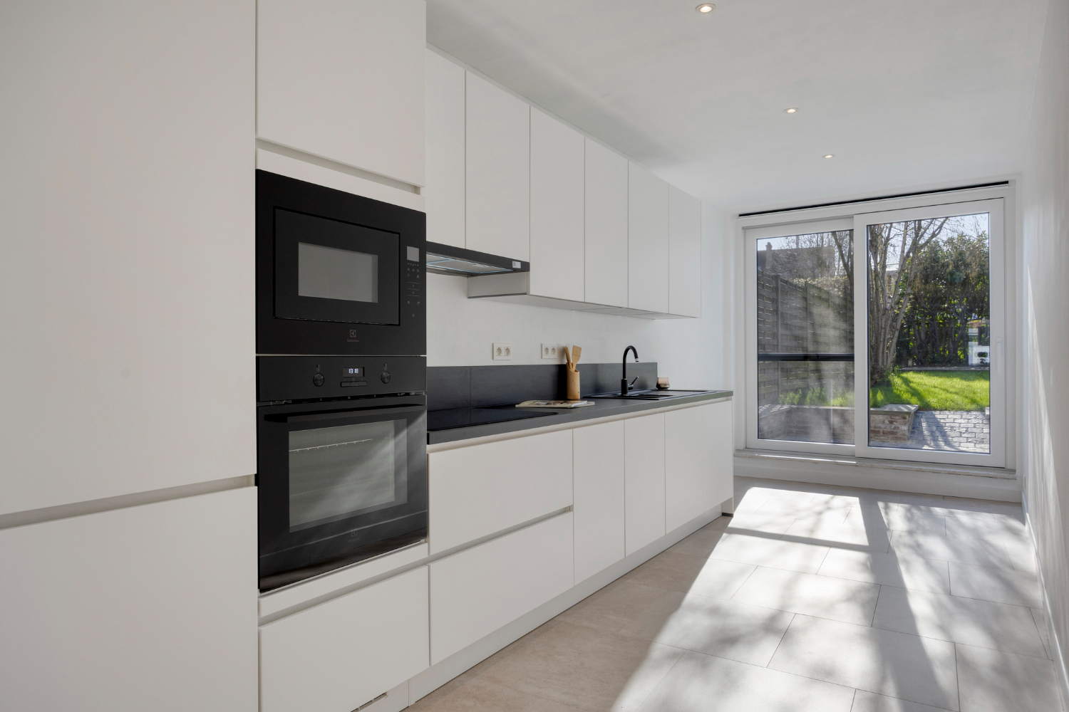 Volledig gerenoveerde woning in het centrum van Lichtervelde met 3 slaapkamers en leuk zonnig tuintje - foto 1