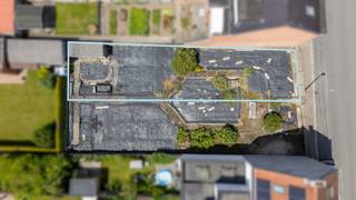 Deze bouwgrond (lot 2) van 215 m2 groot is geschikt om er een gesloten bebouwing te realiseren met een straatbreedte van 7,27 meter. Het gelijkvloers mag tot 17 meter diep gebouwd worden, de eerste verdieping tot 13 meter diep en de dakverdieping mag maximaal 9 meter diep gebouwd worden. <br /><br />De volledige stedenbouwkundige voorschriften zijn beschikbaar via eenvoudig verzoek. <br /><br />Geniet van een zeer geliefde en rustige locatie, met verschillende scholen en het treinstation op wandelafstand. Bovendien zijn er voldoende winkels in de buurt en is zowel de fietsostrade als de autosnelweg vlot te bereiken. <br /><br />Pandenjagers is een innovatief vastgoedkantoor en kiest bewust voor een unieke en transparante aanpak. Bij ons bestaat de totale aankoopprijs altijd uit de optelsom van twee duidelijke onderdelen: de adviesprijs die bovenaan in de advertentie vermeld staat, plus onze vaste commissie van 10.000 euro incl. BTW. Dankzij deze open prijsstructuur krijgt u als koper vanaf het eerste moment een eerlijke inkijk hoe de totale prijs van het pand tot stand is gekomen. <br /><br />Interesse? Contacteer ons via 015/677.000 of info@pandenjagers.be.
