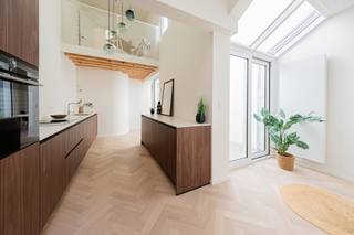 Totaalrenovatie van charmante herenwoning in de MarkgravewijkBent u op zoek naar een tip-top gerenoveerde woning op toplocatie?Dan is deze woning...
