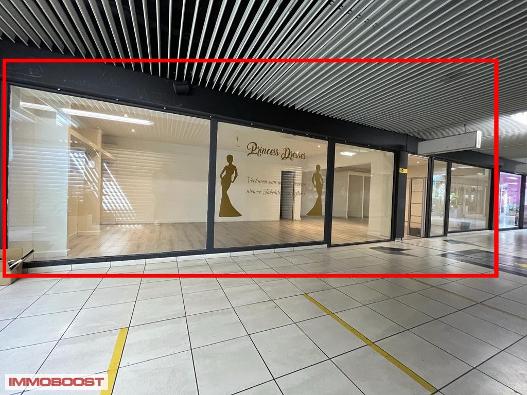 Winkel met MEGA-etalage en veel passage - foto 1