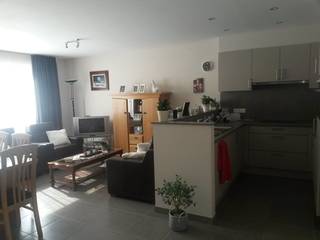 Dit appartement bevindt zich op de 1ste verdieping in een kleinschalige residentie van 3 appartementen.  Het appartement is 94 m² groot.  Indeling...