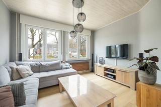 In Tessenderlo-Ham, met een vlotte verbinding naar omliggende gemeenten, bevindt zich deze praktisch gelegen woning, omringd door alle...