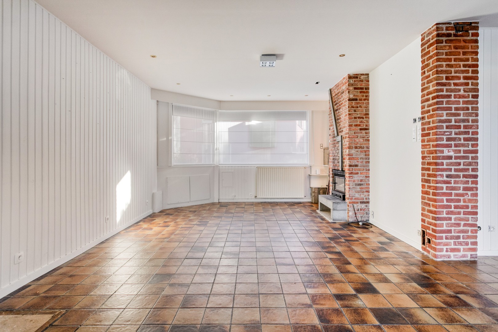 Ruime en opgefriste stadwoning met omheinde tuin te Roeselare - foto 3