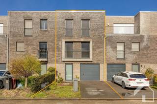 Vous êtes à la recherche d'une maison familiale idéale dans un emplacement de choix ? Cette charmante maison mitoyenne avec allée au 23 Vic...