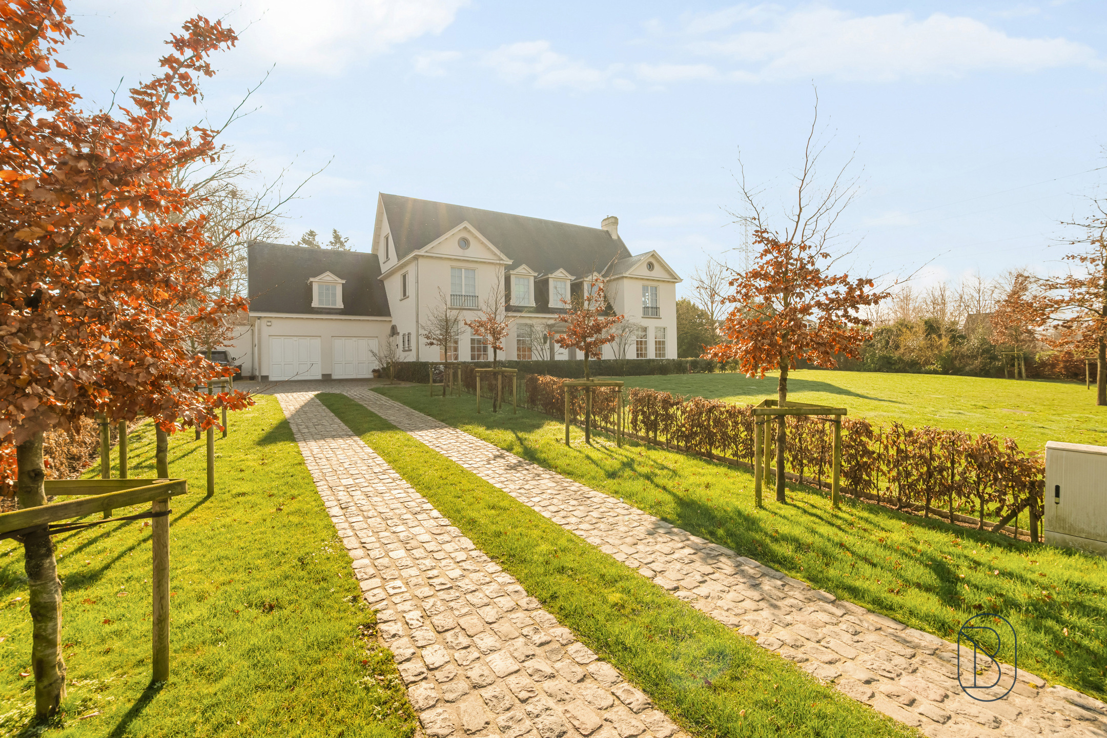 Prachtig afgewerkte franse villa met bijgebouw en zwembad - foto 5