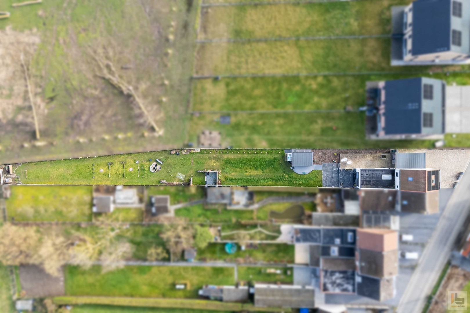 Volledig gerenoveerde woning met 3 slaapkamers 2 badkamers op 1090m2 - foto 2