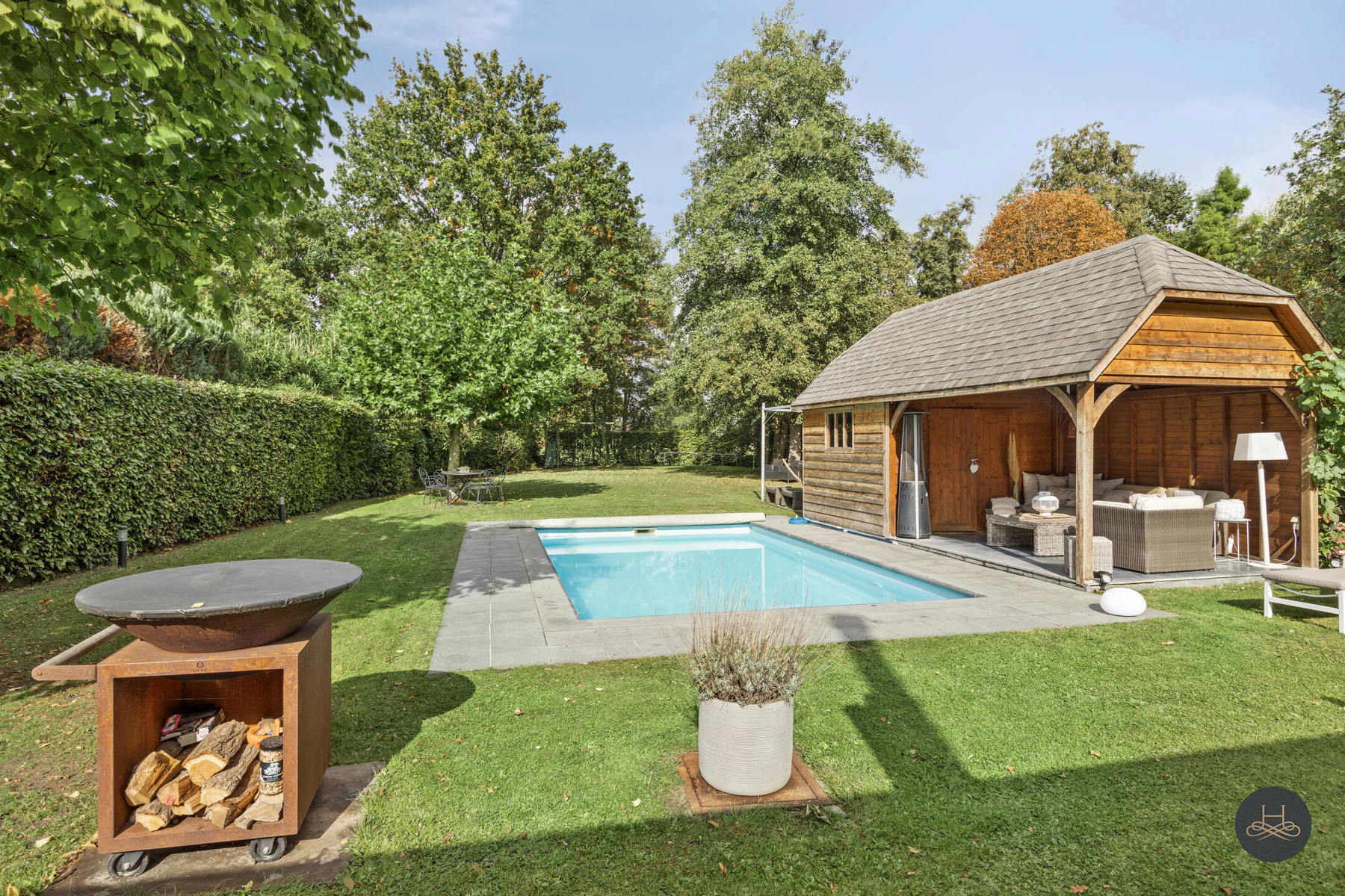 Imposante ruime villa met zwembad en een prachtige tuin - foto 3