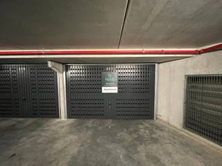Près du centre de Knokke vous trouvez ce grand box bien accessible.<br /><br />Les garages sont prévus d'une prise, un interrepteur et point de lumière.