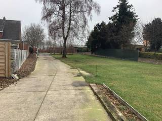 Langs de Moerkantsebaan in Essen bevindt zich deze uitzonderlijke eigendom bestaande uit drie afzonderlijke delen, wat tal van mogelijkheden...