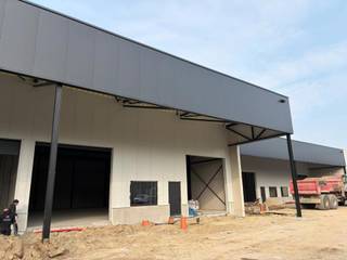 Nieuwbouw KMO park gelegen op een zicht locatie van op de A12! Deze unit heeft een oppervlakte van 385m². De opslagruimte beschikt over een...