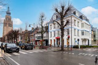 In hartje Hoogstraten presenteren we u dit uitzonderlijk royaal appartement, een residentie die qua ruimte, afwerking en beleving haar gelijke...