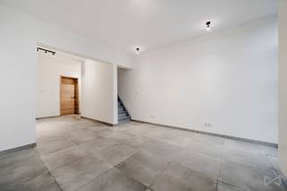 We Invest vous propose cette maison rénovée en 2025, à 2 pas du centre ville, de la gare et de toutes ses commodités.Elle est composée, au...