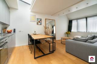 Dit karaktervol en volledig gerenoveerd appartement (2020) combineert charme met hedendaags comfort. Ligging: Dit appartement is gelegen op een mooie...